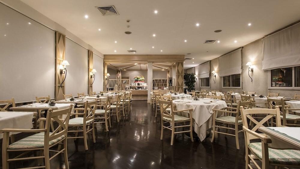Flyon Hotel & Conference Center Bolonia Zewnętrze zdjęcie Restaurant