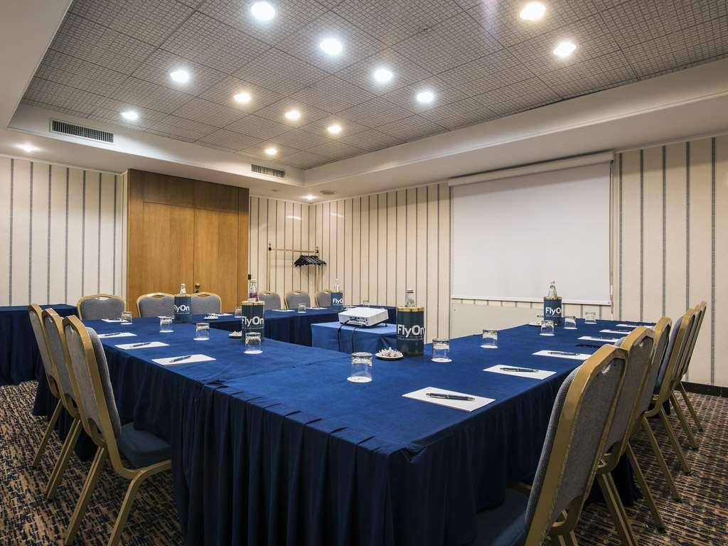 Flyon Hotel & Conference Center Bolonia Udogodnienia zdjęcie Meeting room