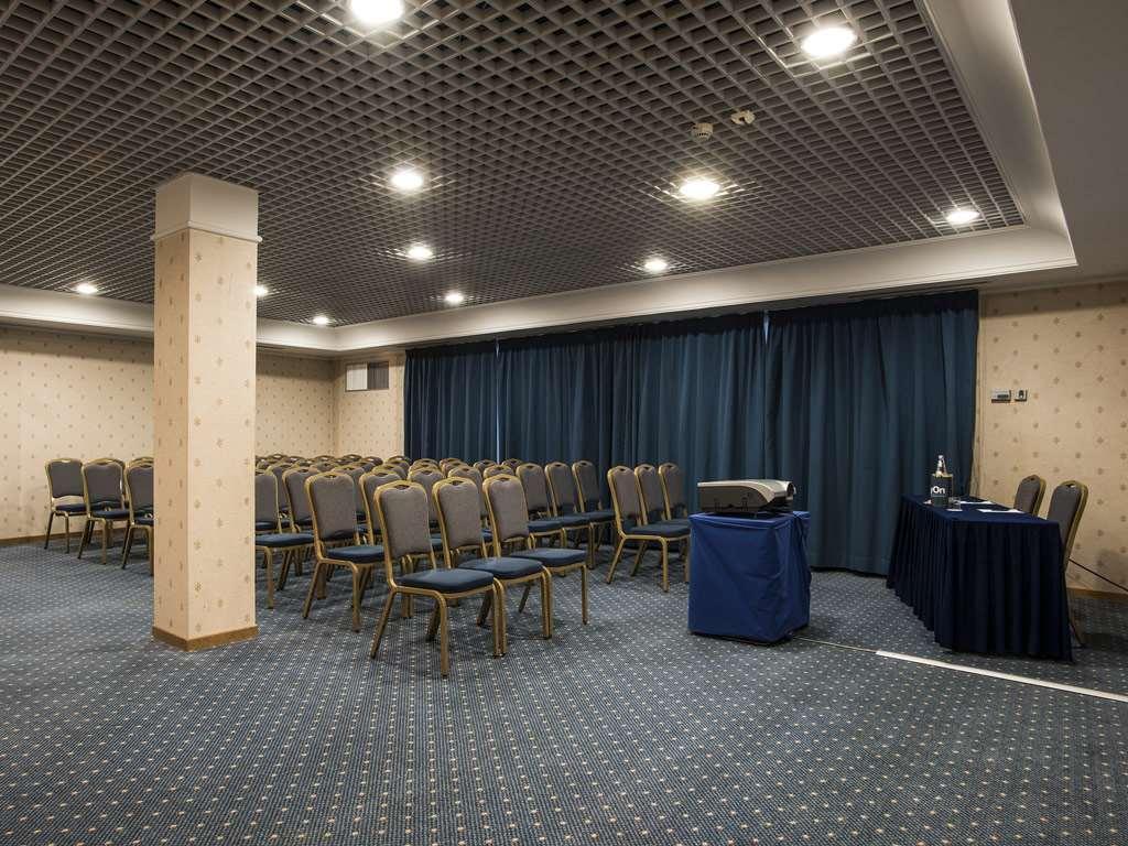 Flyon Hotel & Conference Center Bolonia Udogodnienia zdjęcie The conference hall