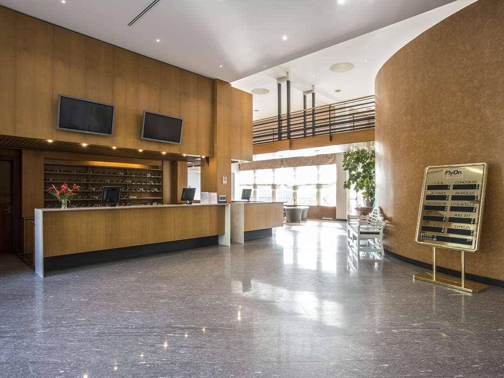 Flyon Hotel & Conference Center Bolonia Zewnętrze zdjęcie Reception area