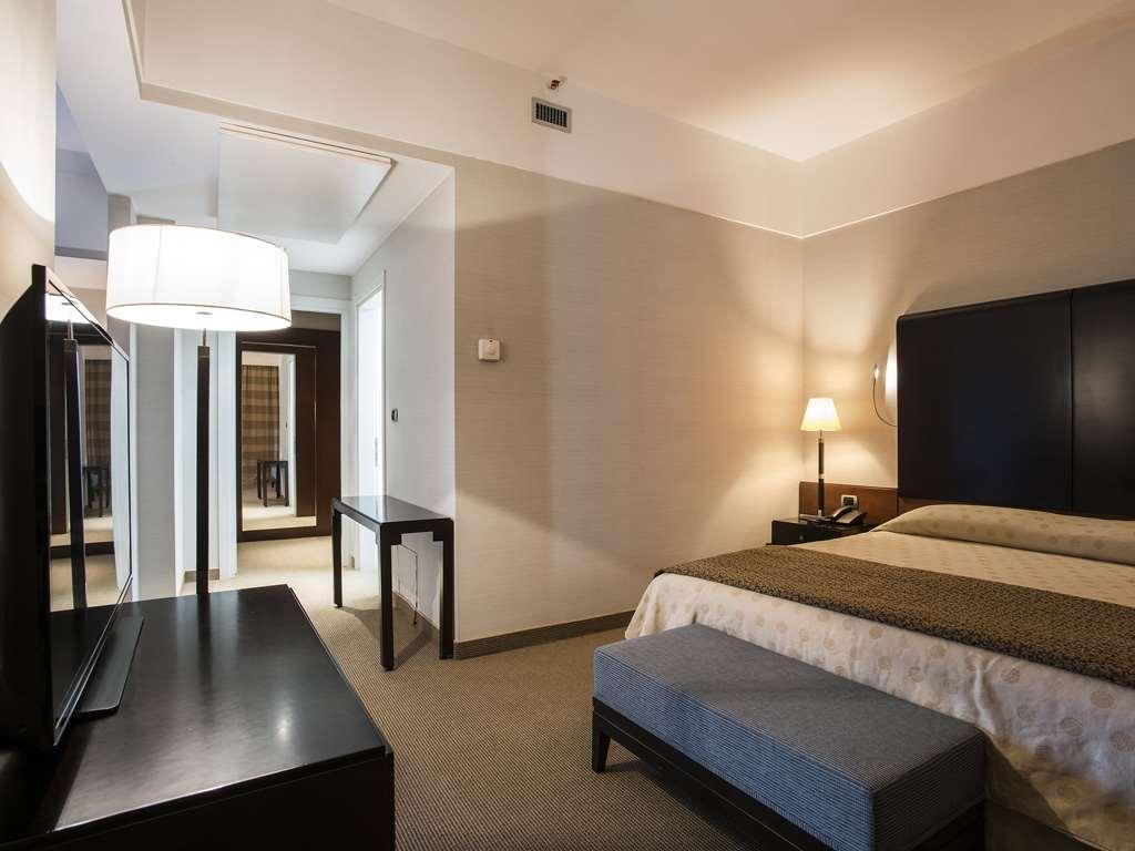 Flyon Hotel & Conference Center Bolonia Pokój zdjęcie A room at the hotel