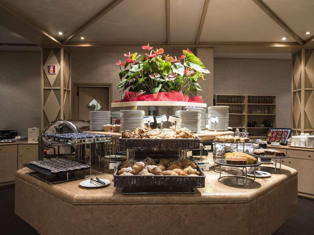 Flyon Hotel & Conference Center Bolonia Restauracja zdjęcie Breakfast buffet at the hotel