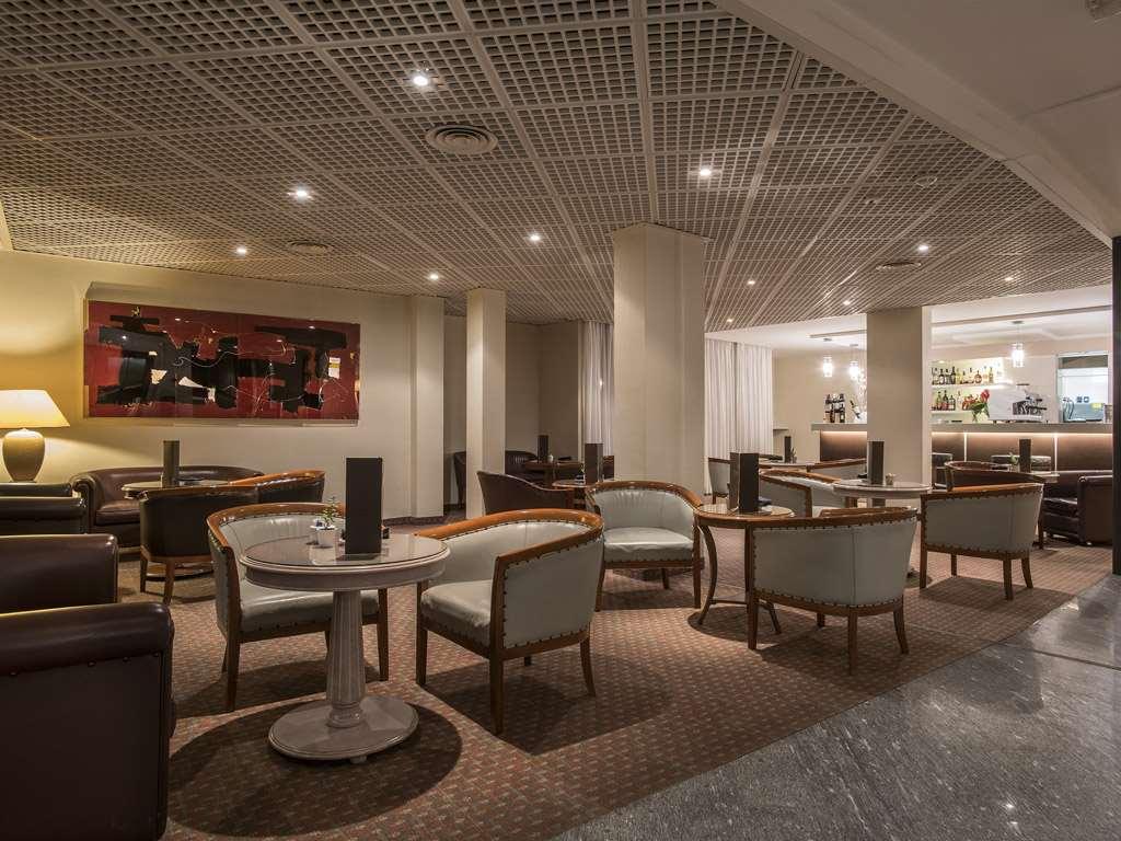 Flyon Hotel & Conference Center Bolonia Restauracja zdjęcie Interior of the hotel