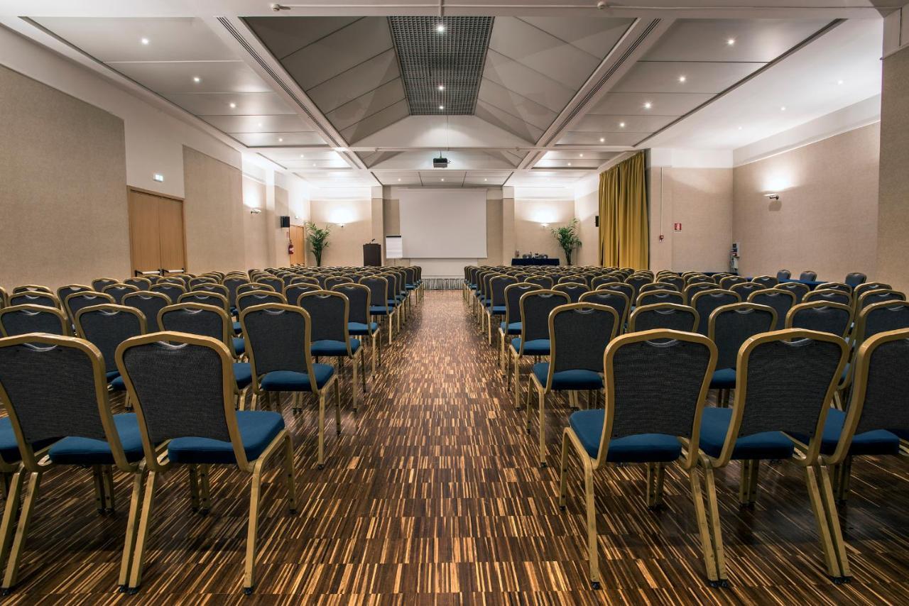 Flyon Hotel & Conference Center Bolonia Zewnętrze zdjęcie The conference hall