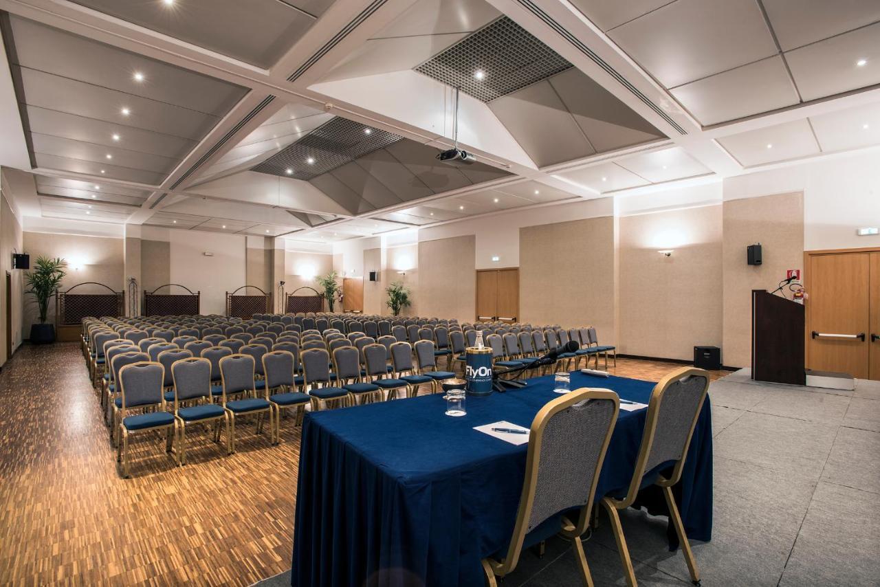 Flyon Hotel & Conference Center Bolonia Zewnętrze zdjęcie The Hall of the Hotel